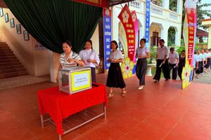 TRAO YÊU THƯƠNG – TIẾP BƯỚC EM ĐẾN TRƯỜNG